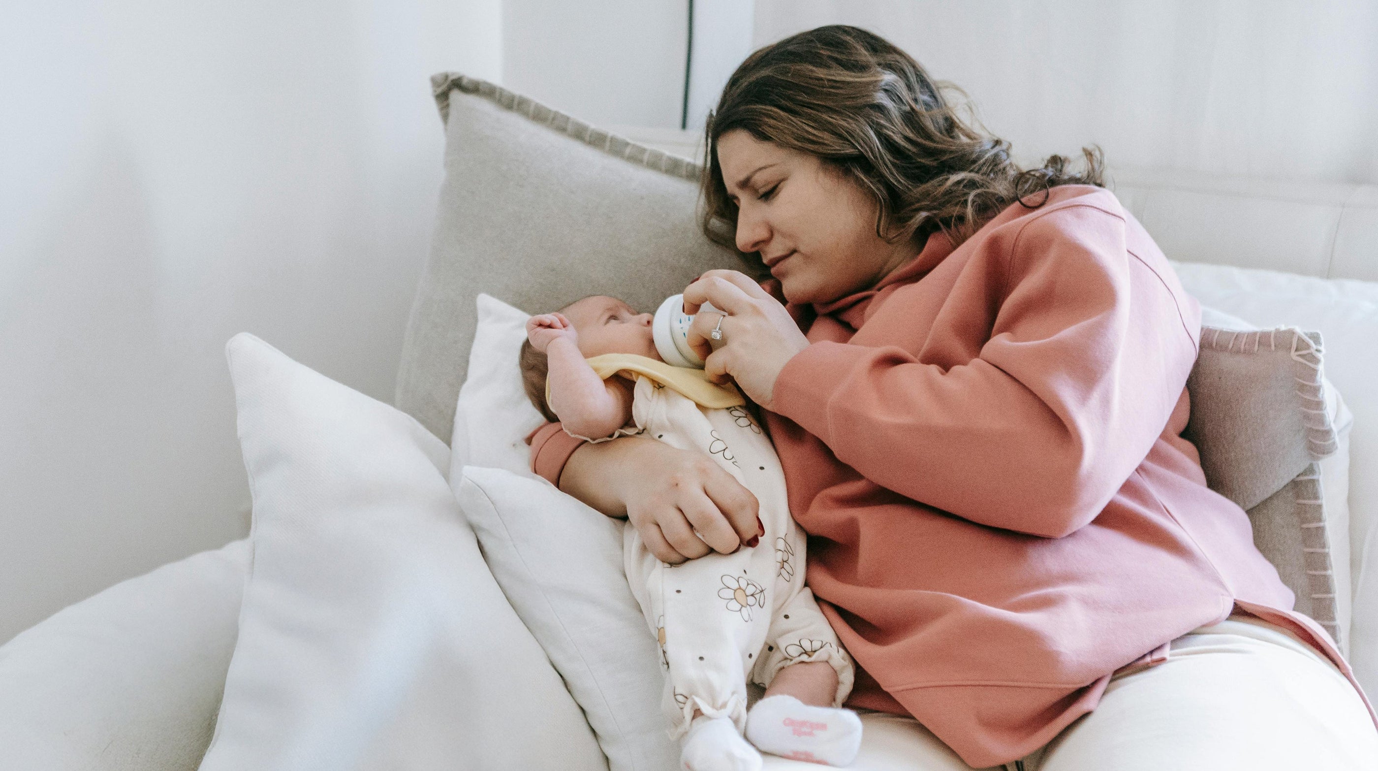 Weaning from Breast to Bottle: 10 Tips from Harbor’s Infant Care Experts