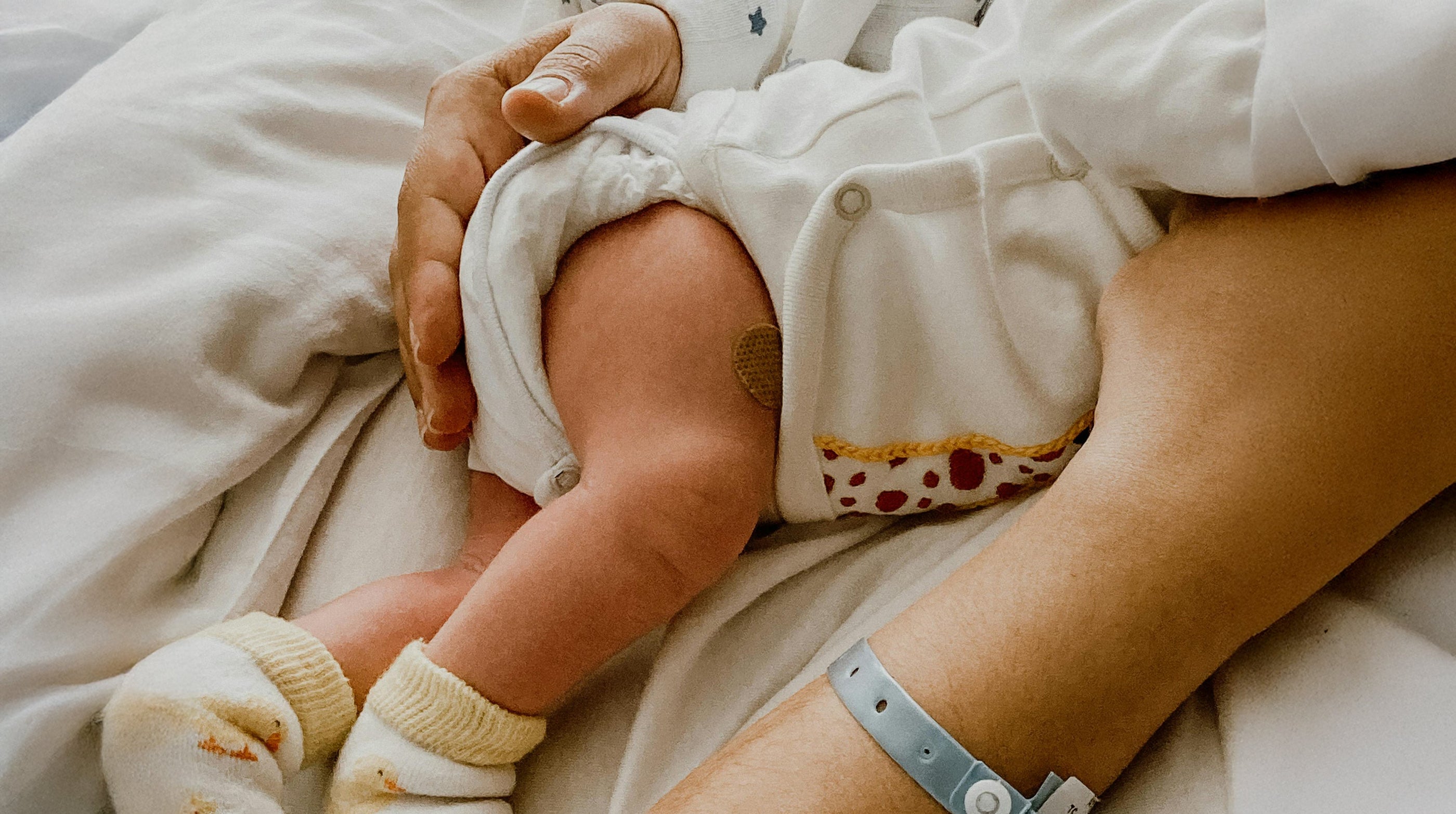 5 Surprisingly Emotional Moments You Won’t Expect After Giving Birth