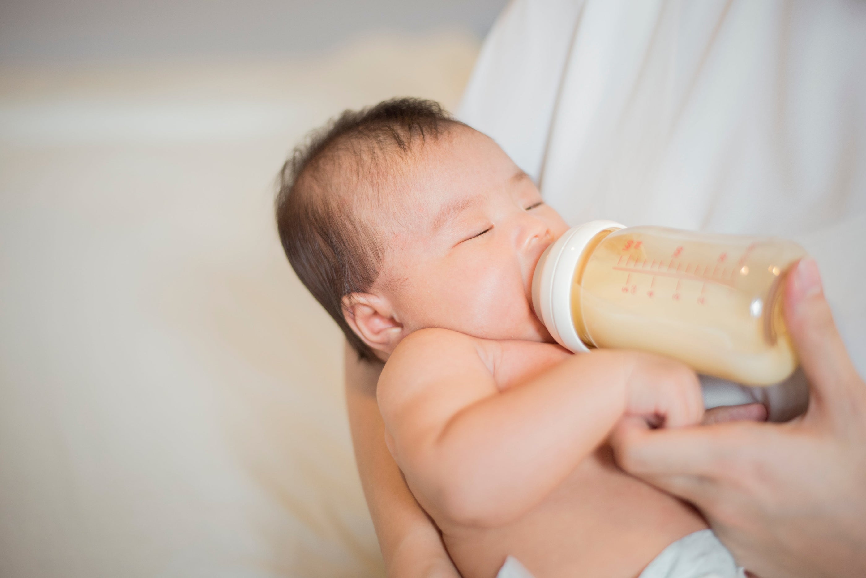 baby dream feeding with bottle